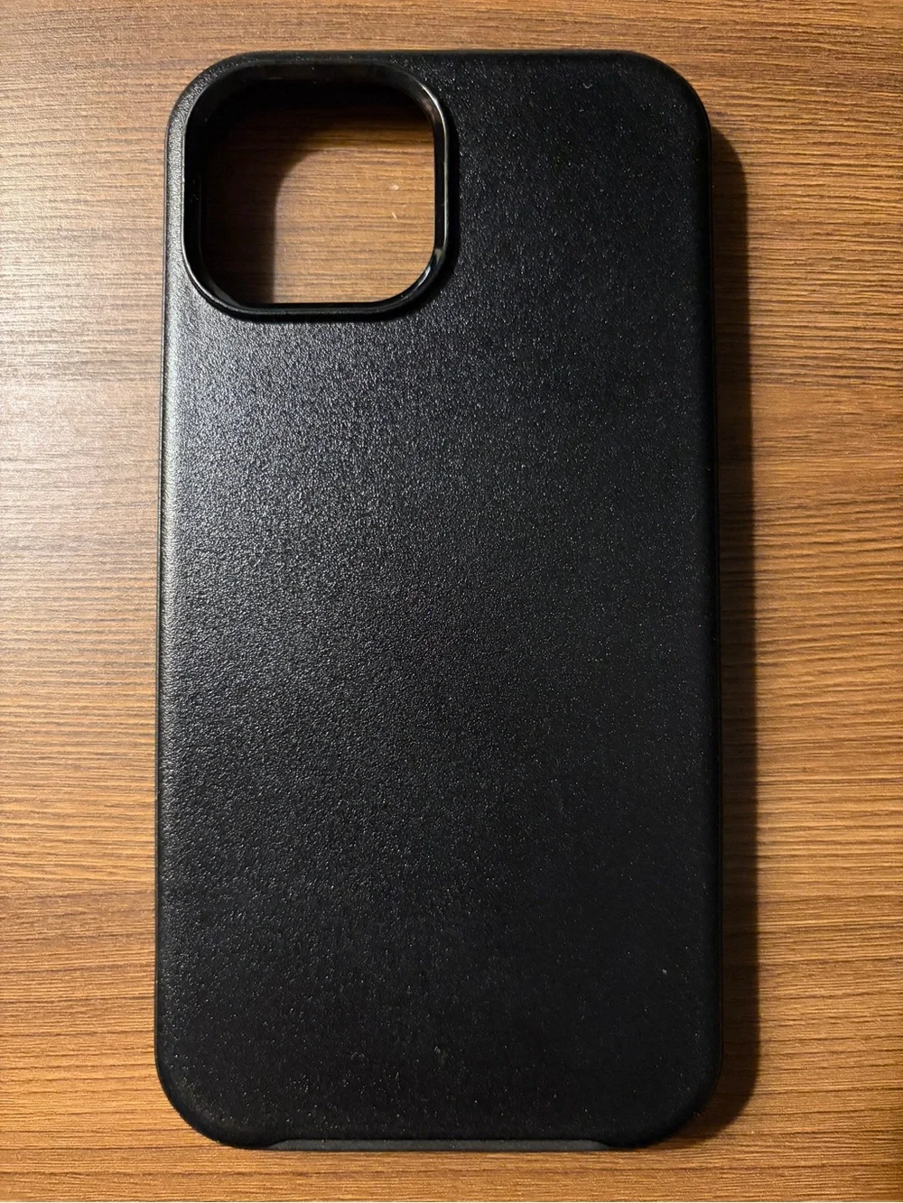 OtterBox Black Case with White MagSafe Alignment Ring